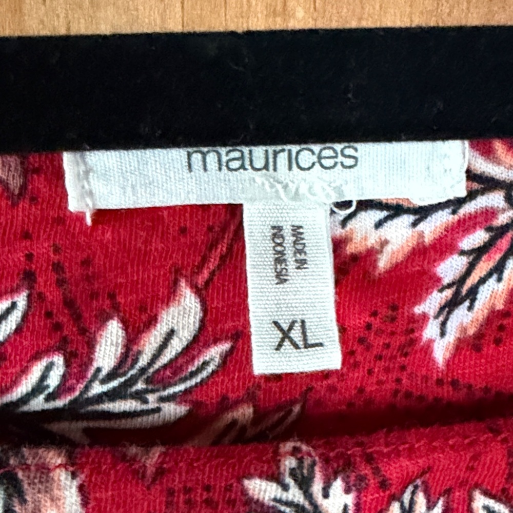 Maurices Red Floral Women's Top - Picture 2 of 4